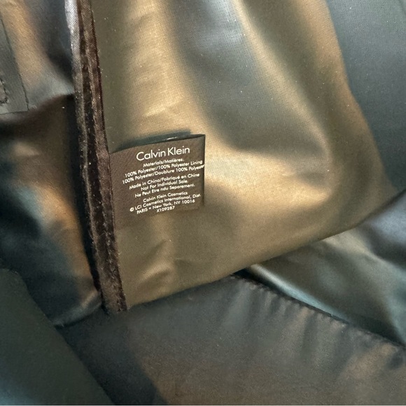 Calvin Klein Duffle Bag Carry On Black Arm Strap Travel Weekend Bag - Picture 2 of 9